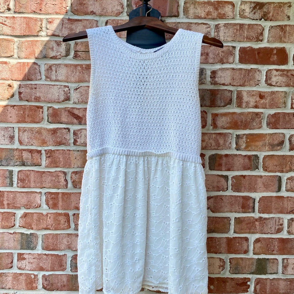 A Pea in the Pod white maternity knit and lace top sz M